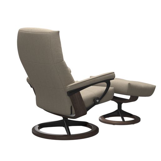 Stressless® David (M) Signature recliner with footstool